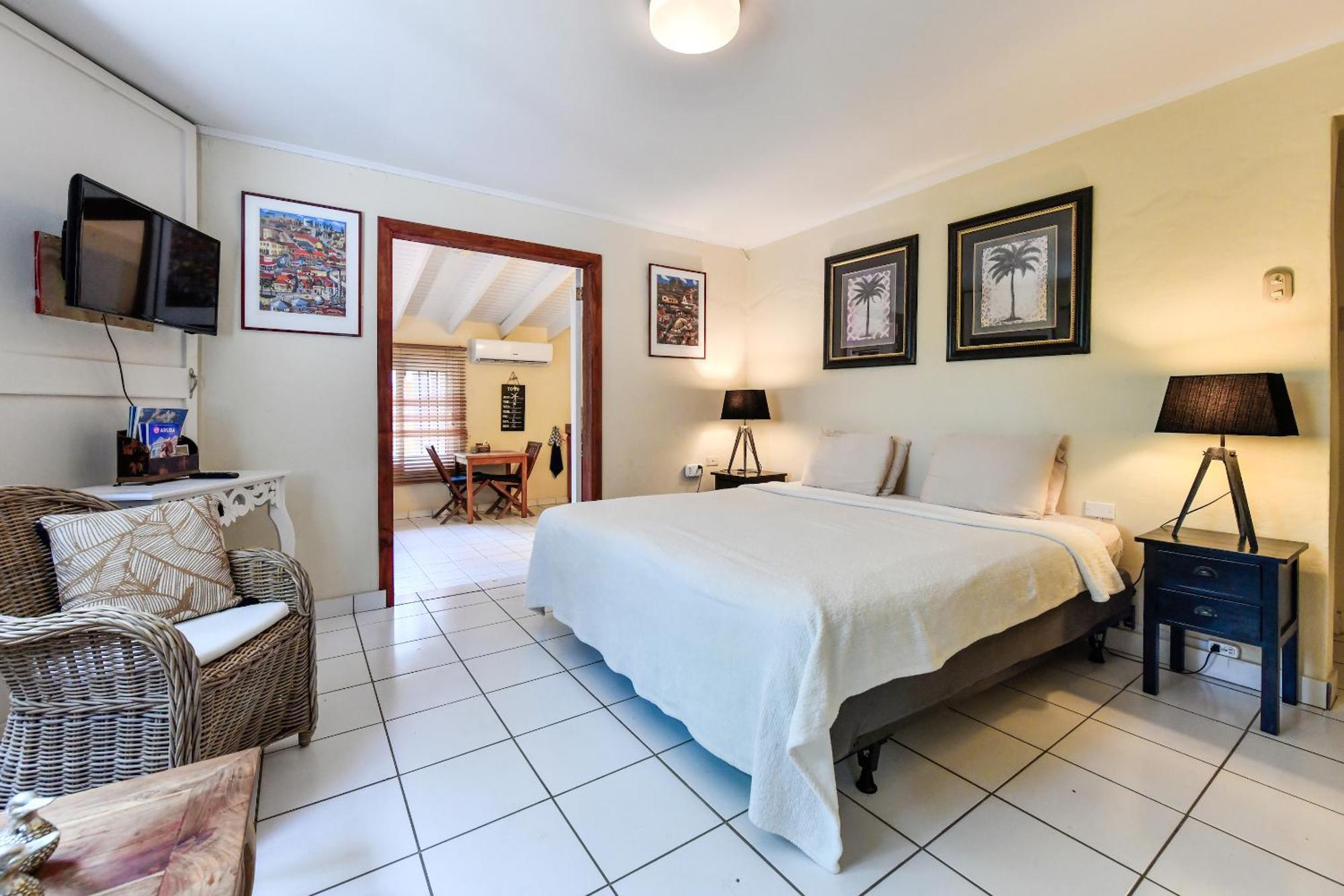 Brisas Studio Apartments (Adults Only) Palm Beach Exteriör bild