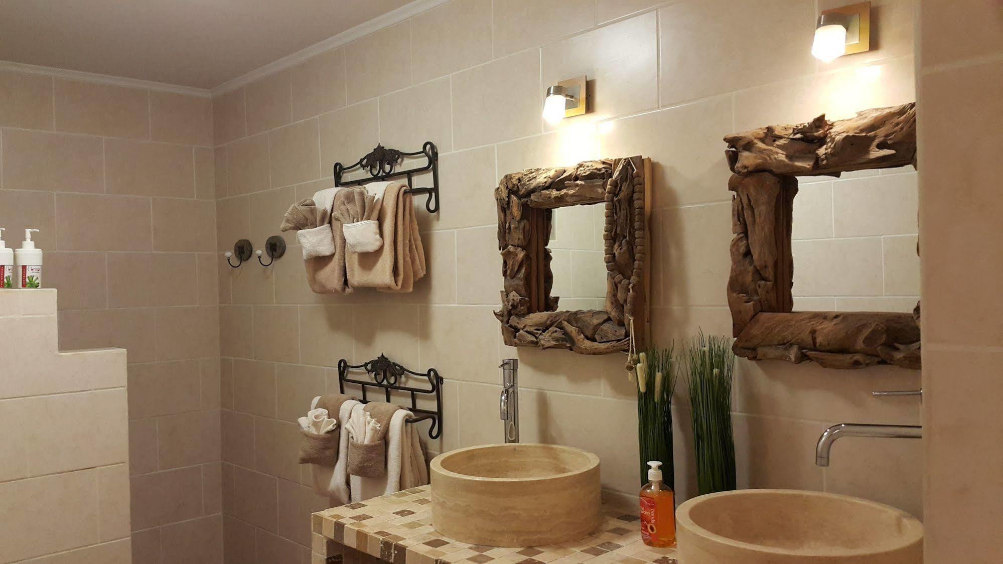 Brisas Studio Apartments (Adults Only) Palm Beach Exteriör bild