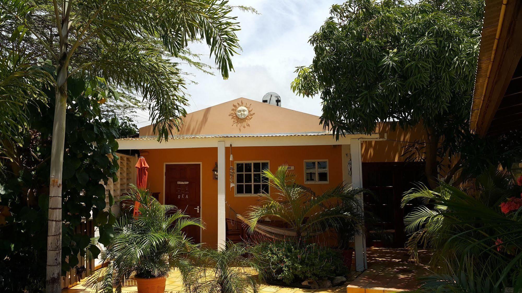 Brisas Studio Apartments (Adults Only) Palm Beach Exteriör bild